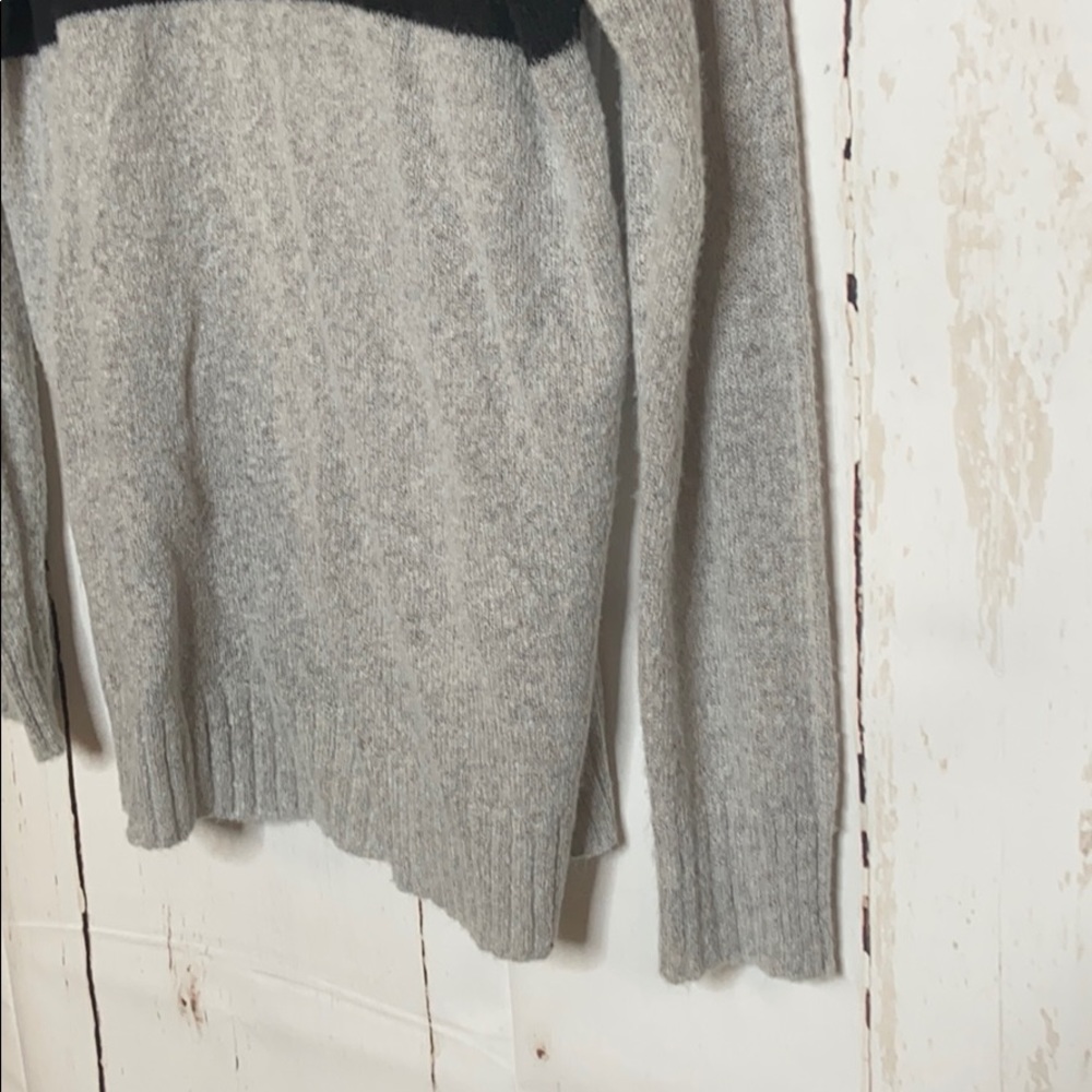 Color Block Sweater - Picture 5 of 6